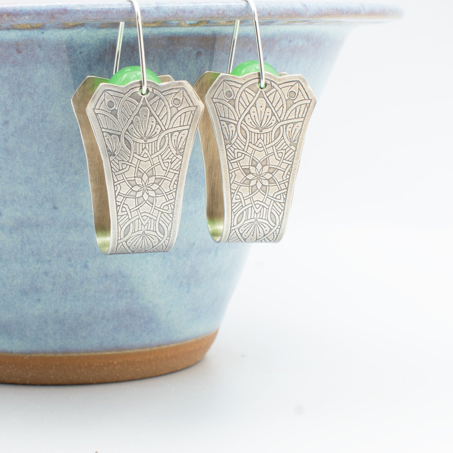 Creamy Paridot Saddle Earrings